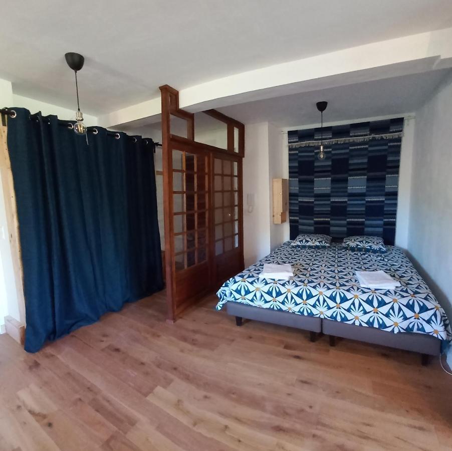 Loft Climatise "La Pinede", 50 M2, Tres Calme, 5 Mn A Pied Des Plages, Lit King Size La Seyne-sur-Mer Bagian luar foto