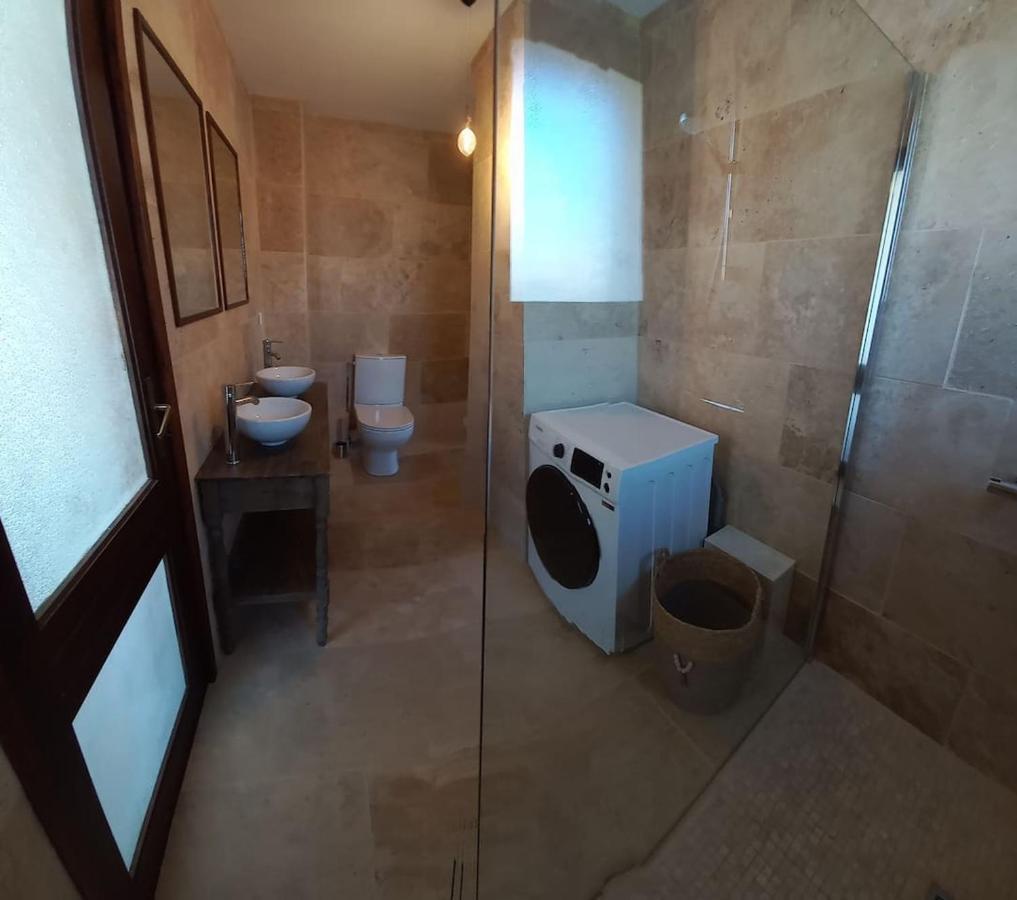 Loft Climatise "La Pinede", 50 M2, Tres Calme, 5 Mn A Pied Des Plages, Lit King Size La Seyne-sur-Mer Bagian luar foto