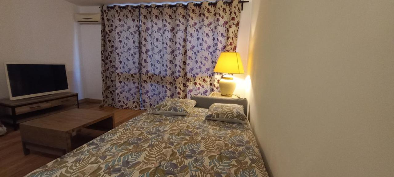 Loft Climatise "La Pinede", 50 M2, Tres Calme, 5 Mn A Pied Des Plages, Lit King Size La Seyne-sur-Mer Bagian luar foto