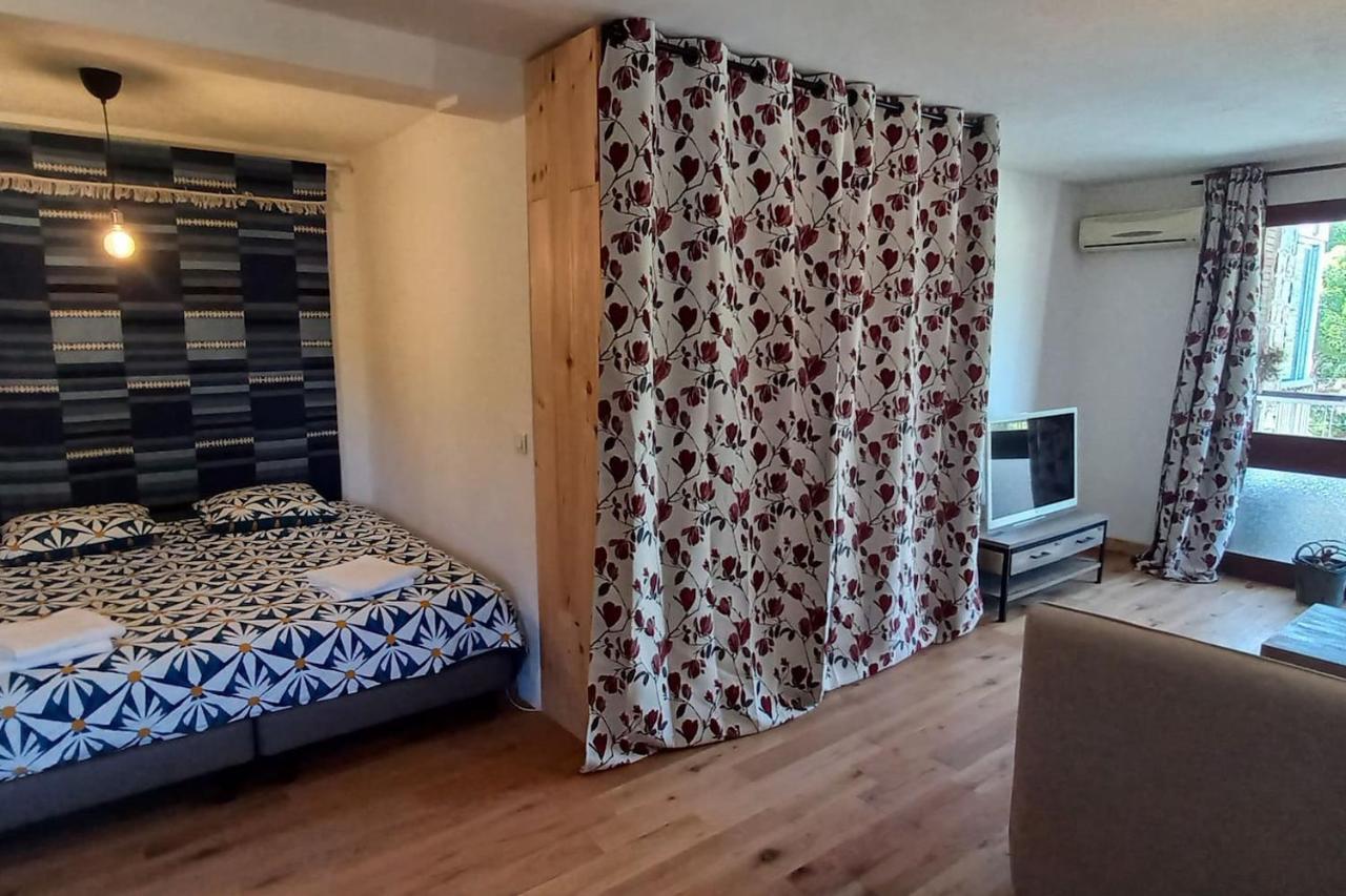 Loft Climatise "La Pinede", 50 M2, Tres Calme, 5 Mn A Pied Des Plages, Lit King Size La Seyne-sur-Mer Bagian luar foto